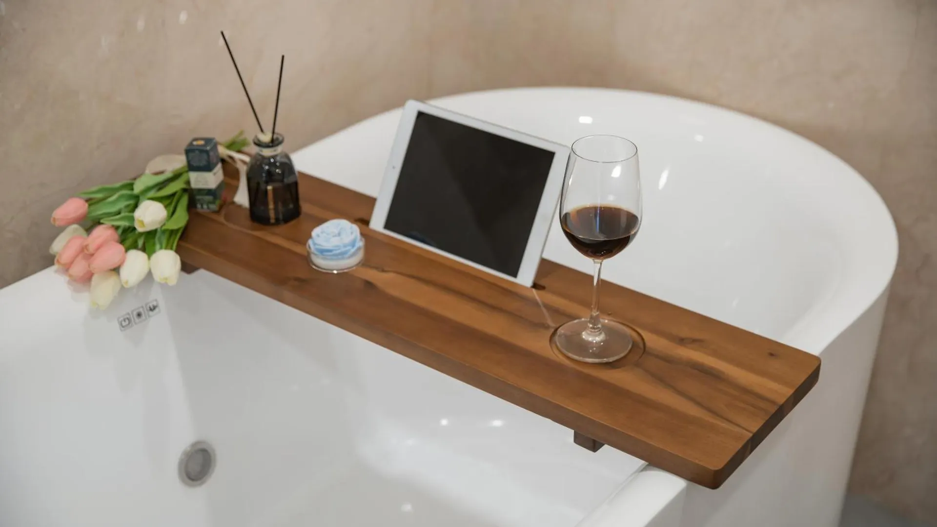 T P Residence - Sauna, Jacuzzi Bathtub- Full Ac Da Nang 0*,
