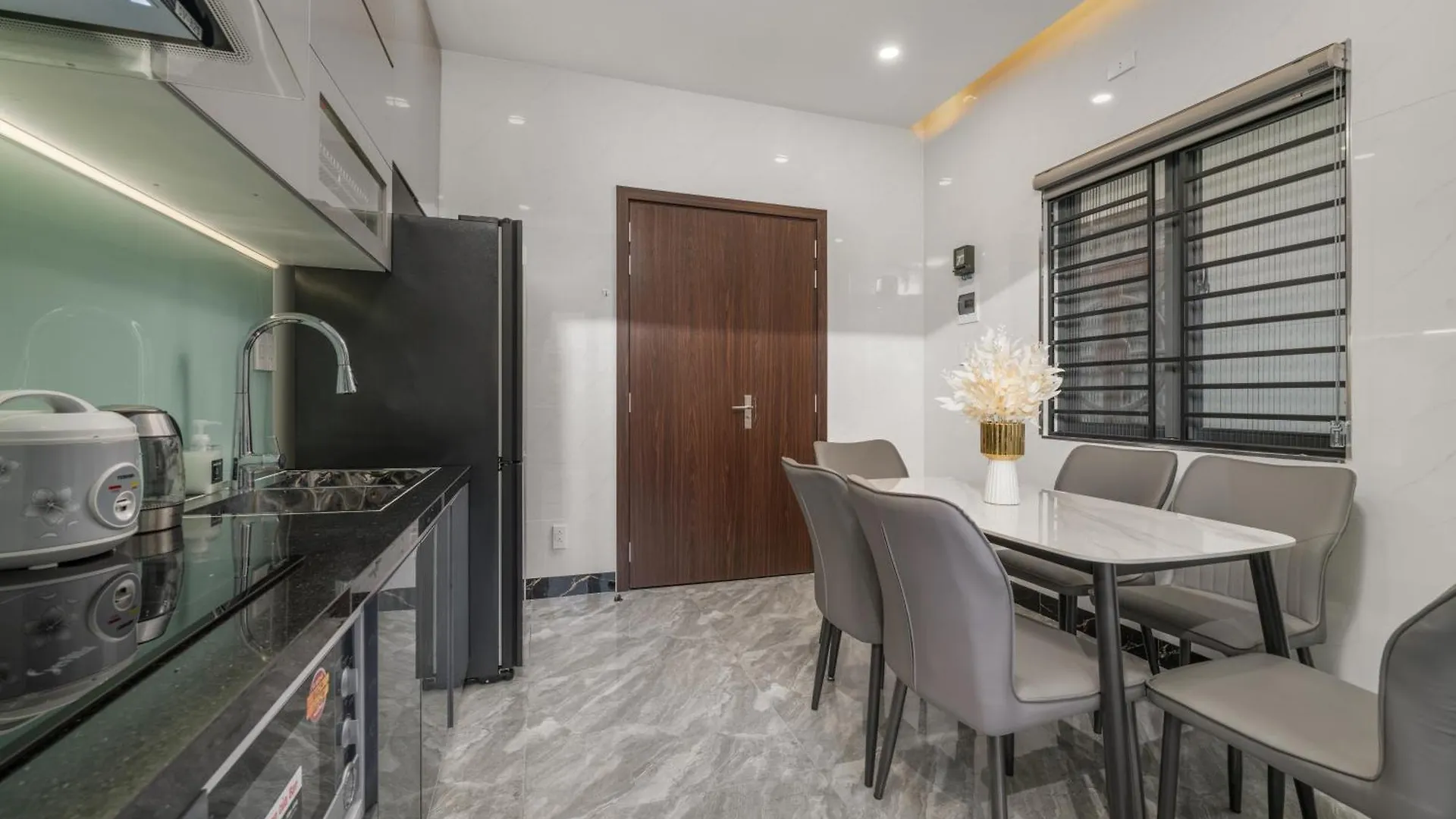 T P Residence - Sauna, Jacuzzi Bathtub- Full Ac Da Nang