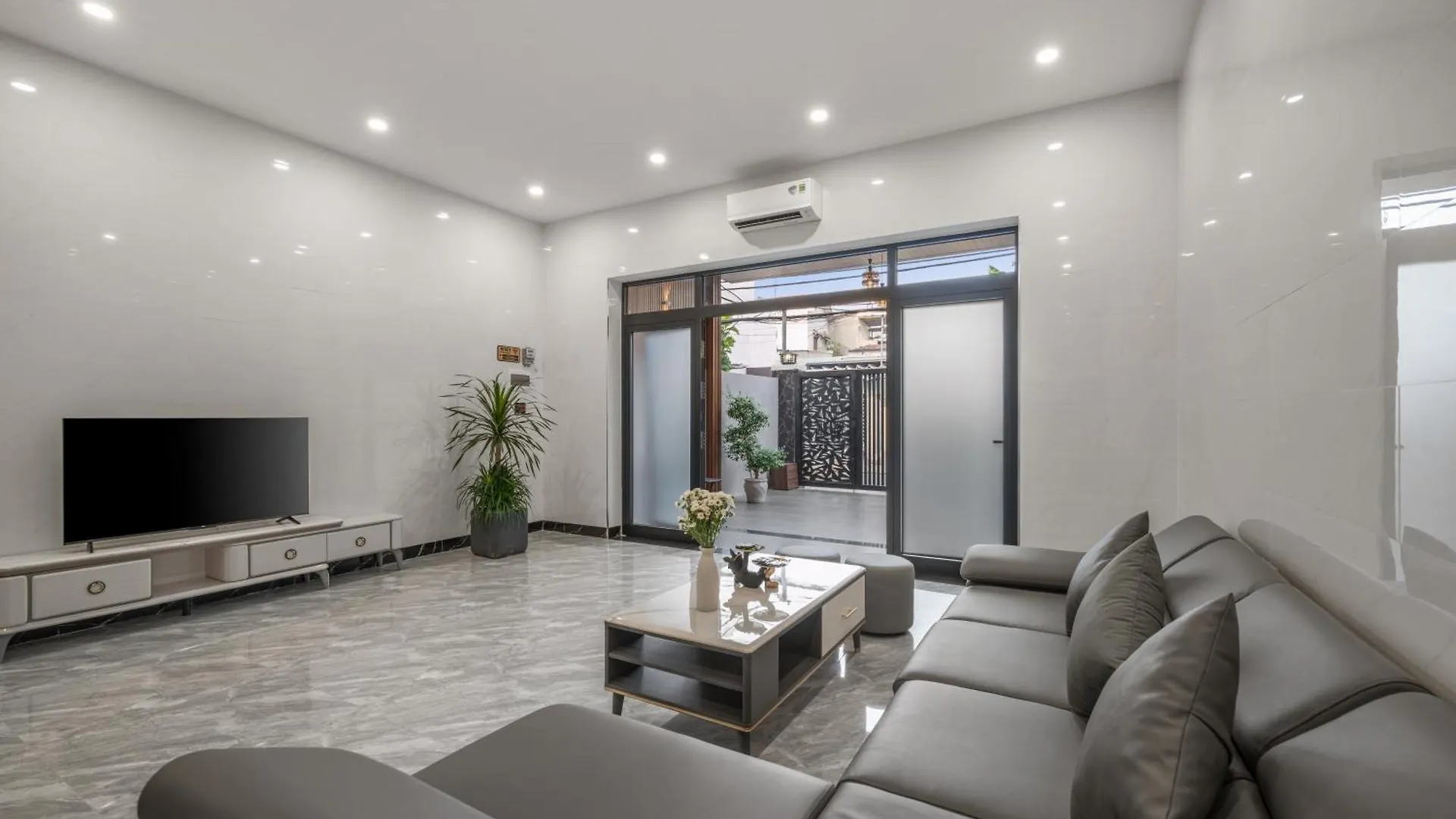 T P Residence - Sauna, Jacuzzi Bathtub- Full Ac Da Nang
