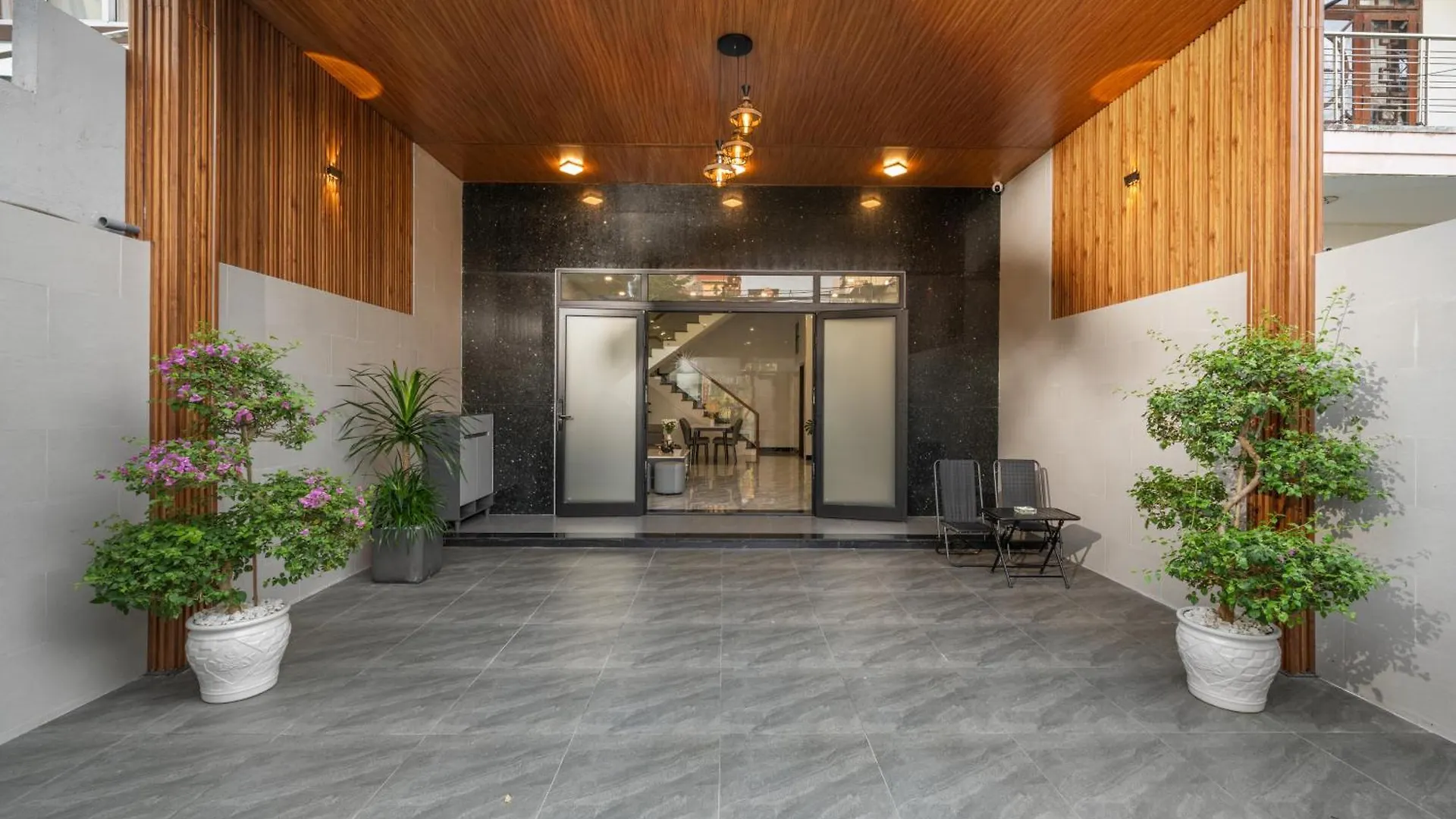 T P Residence - Sauna, Jacuzzi Bathtub- Full Ac Da Nang Villa