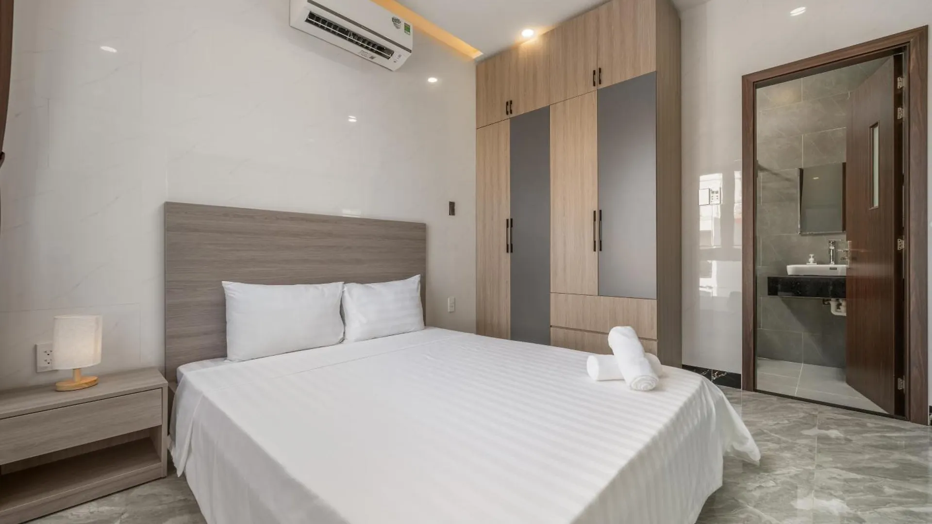 T P Residence - Sauna, Jacuzzi Bathtub- Full Ac Da Nang Vietnam