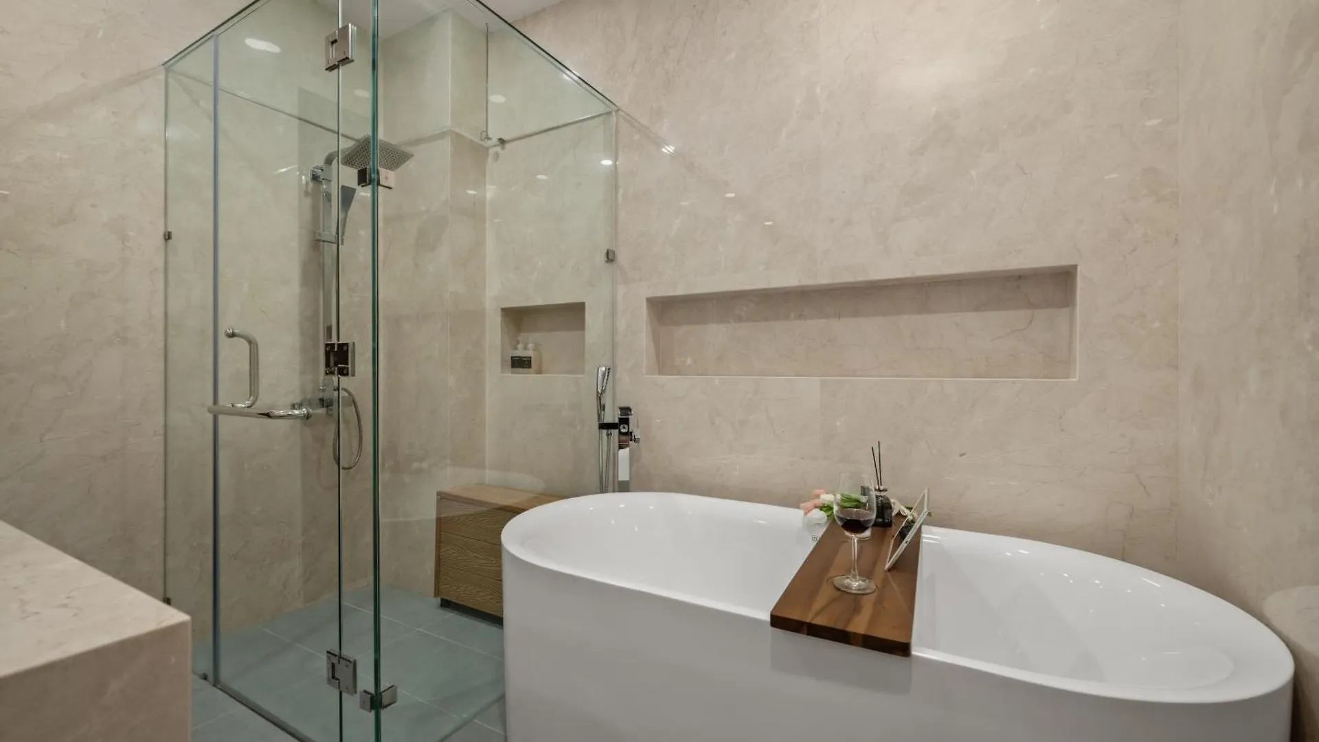 Villa T P Residence - Sauna, Jacuzzi Bathtub- Full Ac Da Nang Vietnam